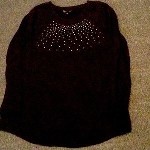 Beautiful crystals sparkle on lightweight dg2 sweater, black, medium, like new.